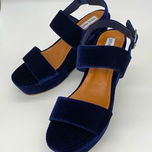 NEW IN BOX! Blue velvet Steve Madden wedge platforms.
